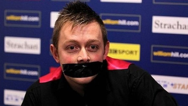 Една от звездите в снукъра на война с шефа на федерацията