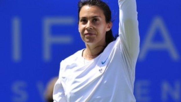 Квитова и Бартоли ще спорят за титлата в Ийстбърн