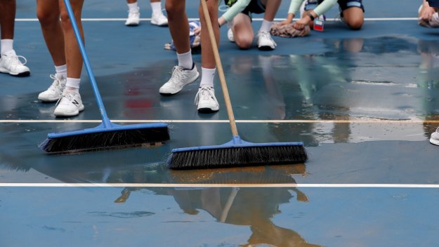 Кортовете на Australian Open почервеняха + СНИМКИ