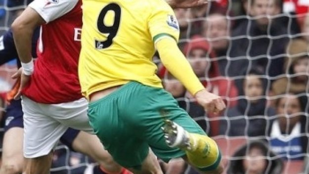 Хютън се надява Грант Холт да остане