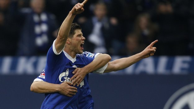 Шалке измести Борусия Дортмунд от второто място