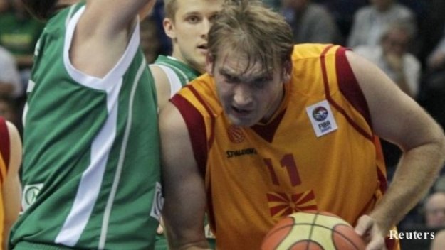 Левски се уреди с македонски национал