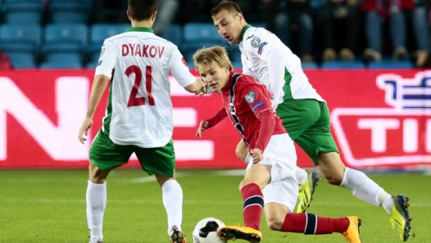 Кой съсипа футболните "лъвове" на България?