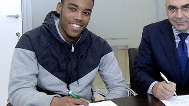 Гари Родригес дебютира с победа за Елче