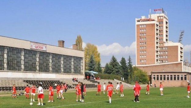 Школата на ЦСКА е в тресавището