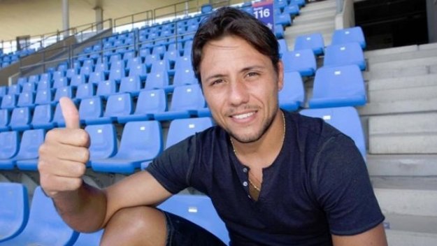 Сесар напусна Валенсия, Диего Алвеш го заменя