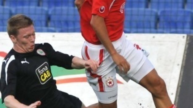 Защитник на ЦСКА подновява тренировки след една година лечение