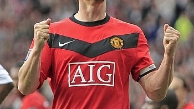 Невил: Гигс и Скоулс могат да играят вечно