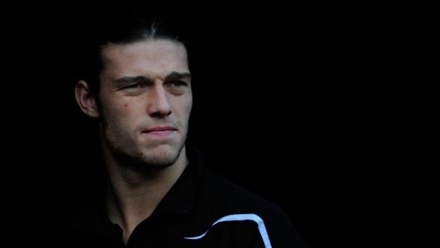 Ливърпул взима Анди Каръл за заместник на Фернандо Торес