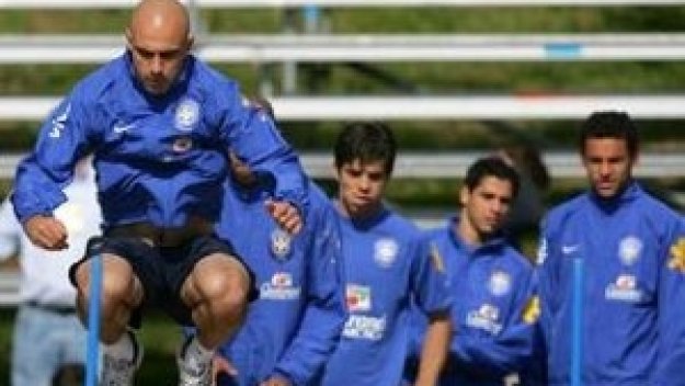 Бразилия мести тренировка, за да гледа Германия