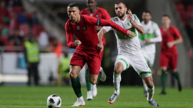 Кристиано не вкара, но Португалия срази Алжир с 3:0