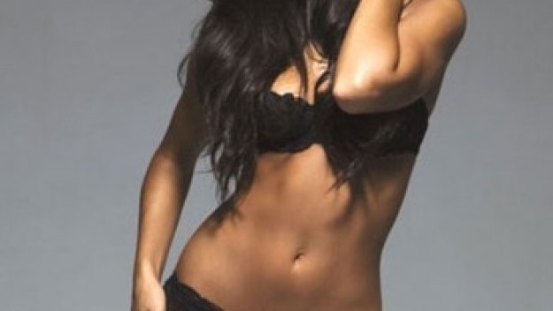 Насри заби моделка на бельо