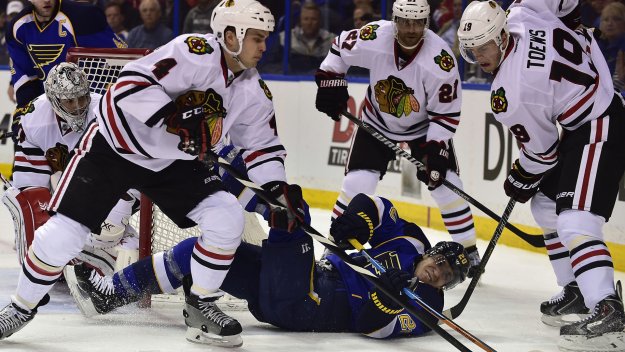 Чикаго започна със загуба защитата на Купа Стенли в плейофите