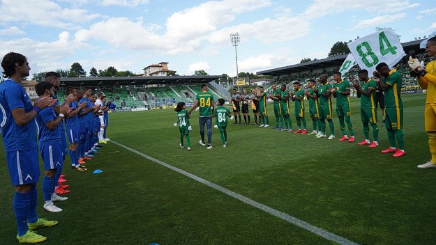 Левски поздрави Лудогорец за точката в Дания, "орлите" им пожелаха нова "синя" приказка