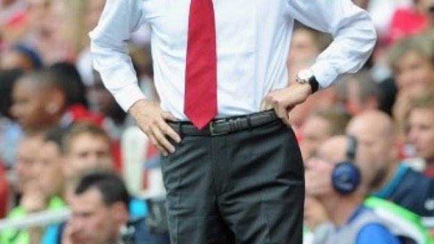 УЕФА наказа Венгер за още два мача