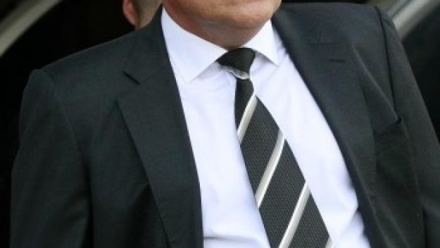 Братът на Рийзе плюе по Мартин Йол