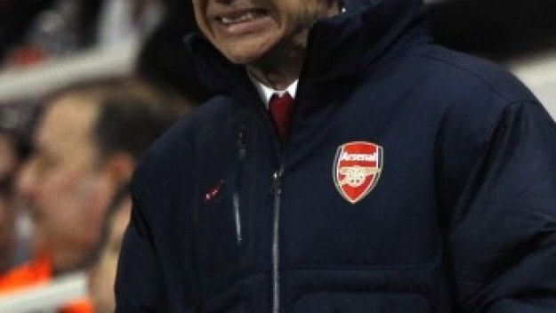 Венгер нападнал съдията, УЕФА ще го разследва