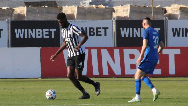 Расистки скандал гръмна в българския футбол