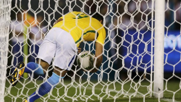 Бразилия оцеля след 0:2 в дербито + ВИДЕО