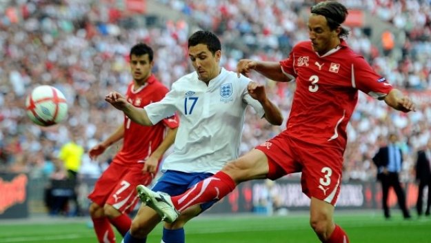 Юве праща Рето Циглер във Фенербахче