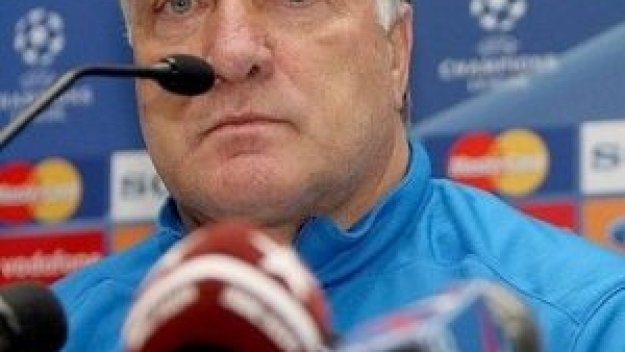 Дик Адвокаат: Добре, че останахме в борбата