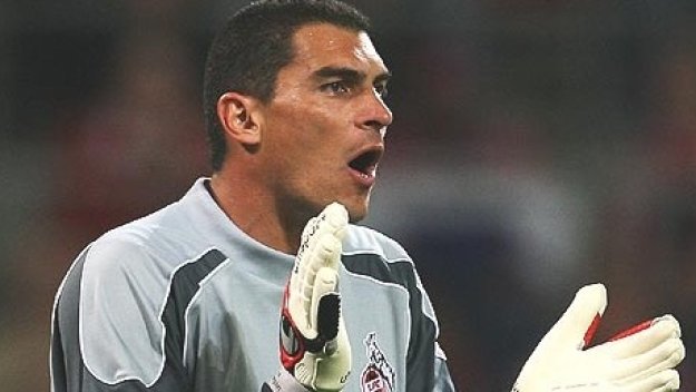 Вратарят на Кьолн се чупи от лагер