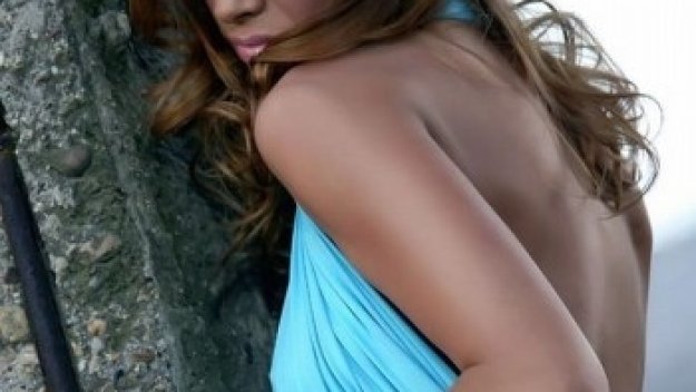 Матея Кежман върти любов с певица