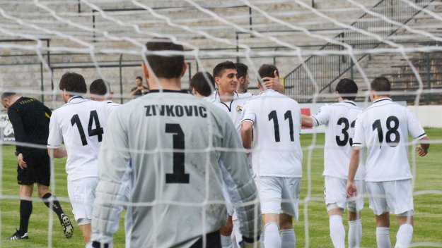 Славия привлече Везалов и Манзоро