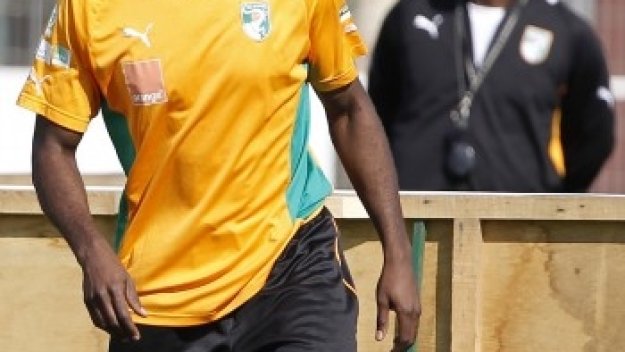 Анжи се опитва да отмъкне Коло Туре