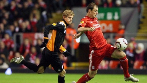 Ливърпул завърши невзрачно, но и без загуба