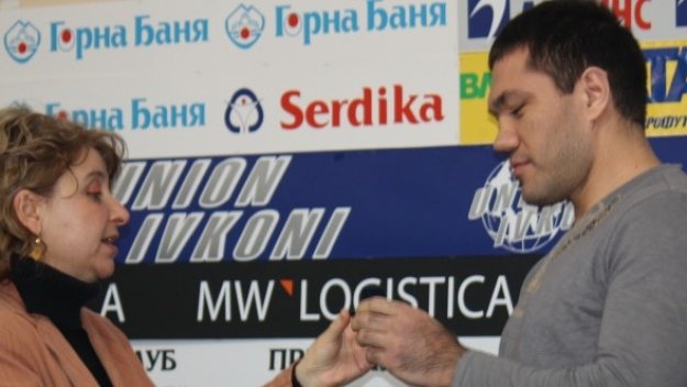 Кобрата: Не ме обиждайте на футболист