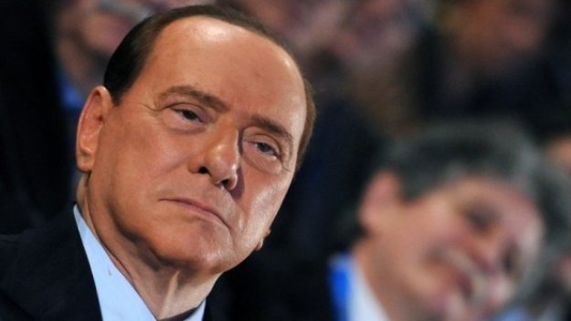 И Берлускони довечера на мача