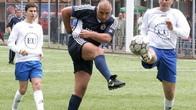 Георги Първанов и Бойко Борисов отсвирват &quot;лъвовете&quot;