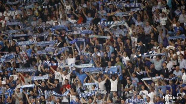 100 000 празнуват в Неапол