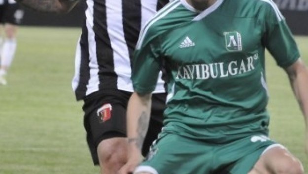 Защитник на &quot;милионерите&quot; виси за мача с румънци