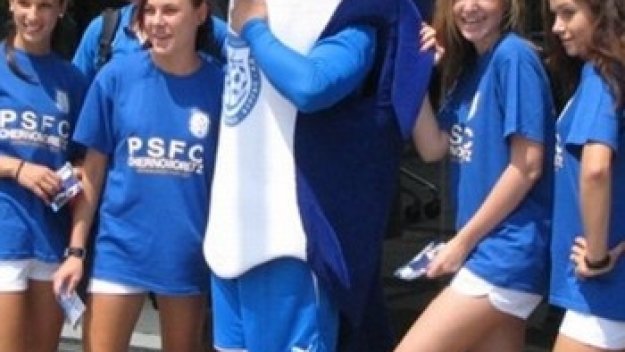 Черноморец започна да уволнява и феновете си