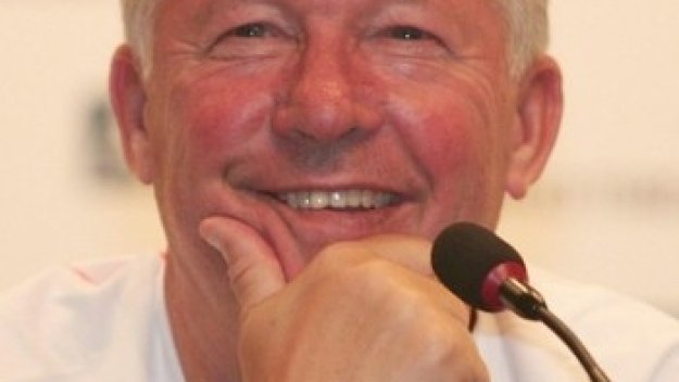 Карлето и Венгер подкрепиха Фърги срещу ФА
