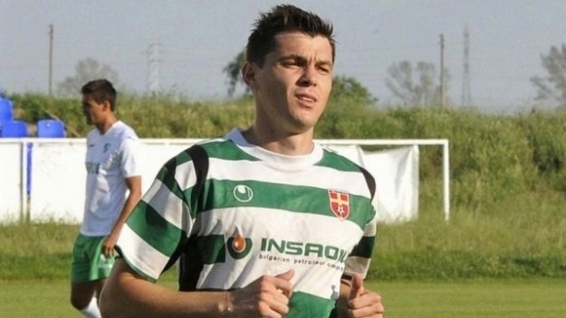 Домо подписва до дни с Левски