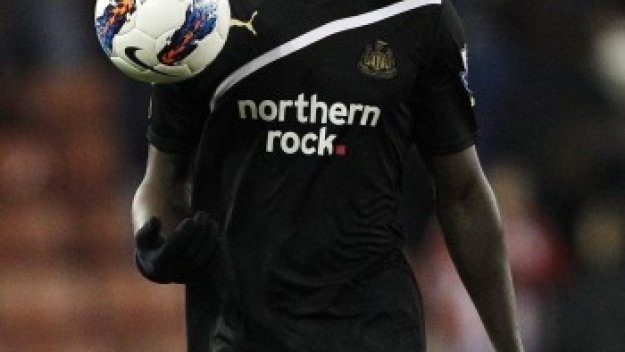 Демба Ба флиртува и с ПСЖ