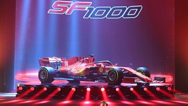 Ферари показа новата кола на грандиозна церемония