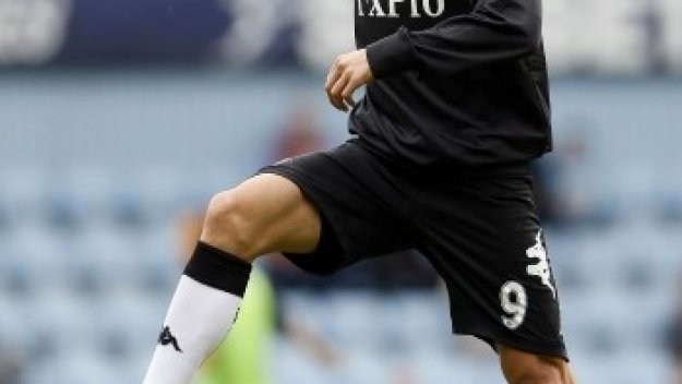 Фиорентина търси пари от Бербатов