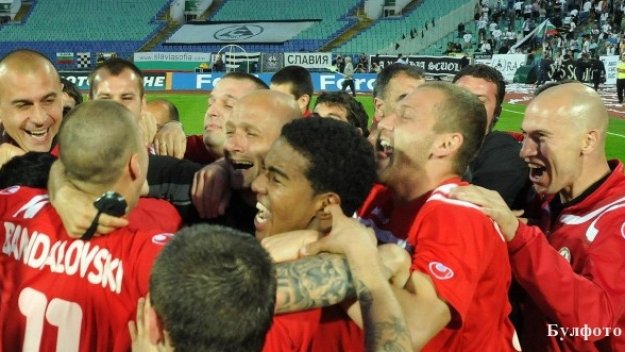 Всеки цесекар с охрана в Либия