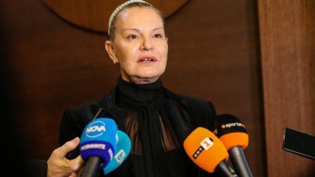 Костадинова отсече: Ние сме действащи, аз съм президент на БОК, чакаме решението на съда