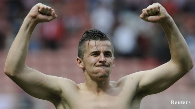 Бартън подписа за 4 години с Куинс Парк