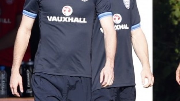 Адам Джонсън към бъдещите звезди на Англия: Не ходете в Сити