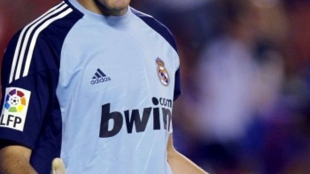 Касияс спасил само 8 удара за 6 мача