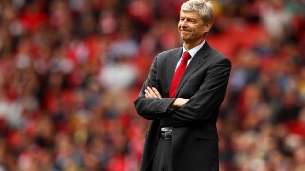 Арсенал преговаря с двама бранители