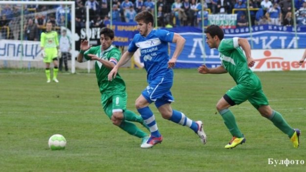 Жоао Силва заложен на дузпата в Левски