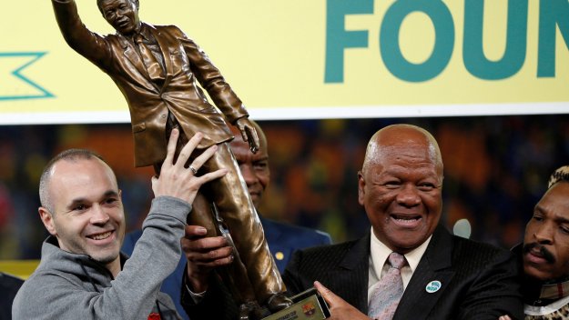 Барса тресна африканци в чест на Мандела + ВИДЕО