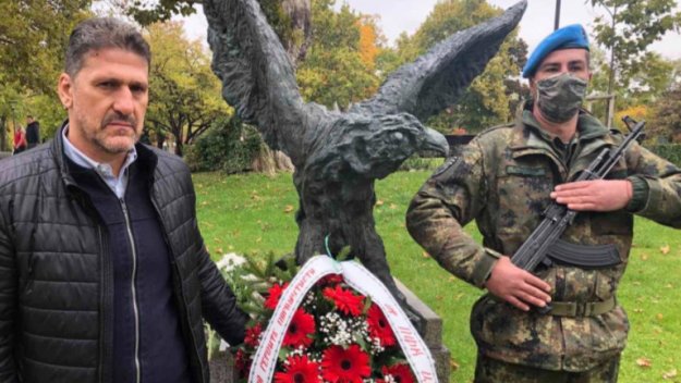 ЦСКА уважи празника на военния парашутист